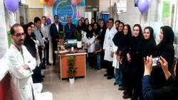 حضور رییس ، مدیر و جمعی از مسئولین در بخش آزمایشگاه این مرکز و عرض تبریک و تهنیت به همکاران در بخش آزمایشگاه 